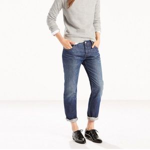 LEVI DARK WASH JEANS